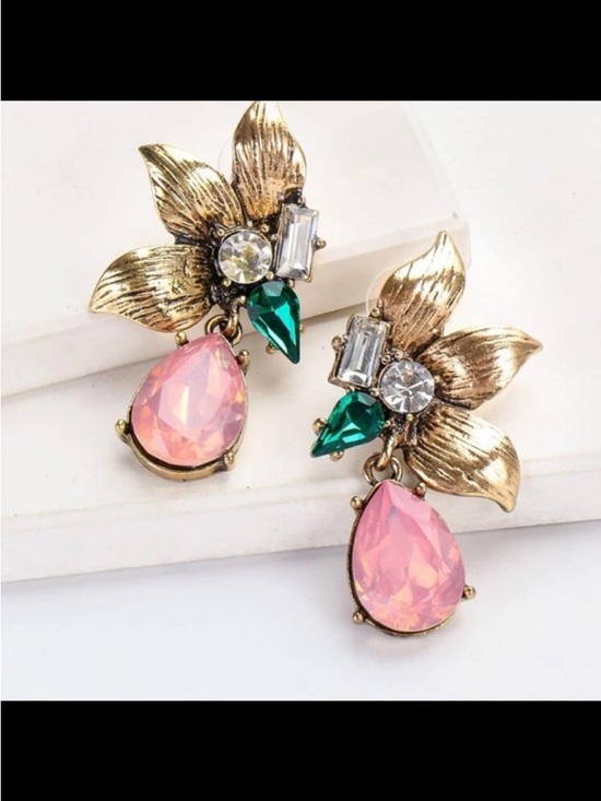 Jewelry - Vintage-Inspired Pink Teardrop Floral Drop Earrings